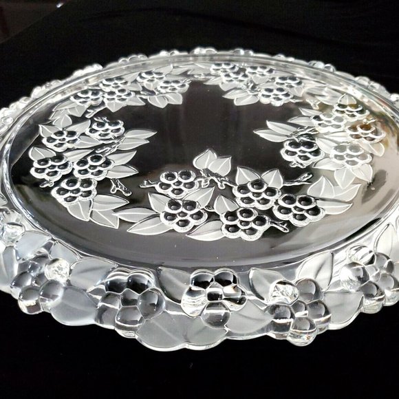 L@@K Gorgeous Glass Flower Embossed Round Serving Plate Platter 13.5" - Picture 2 of 5
